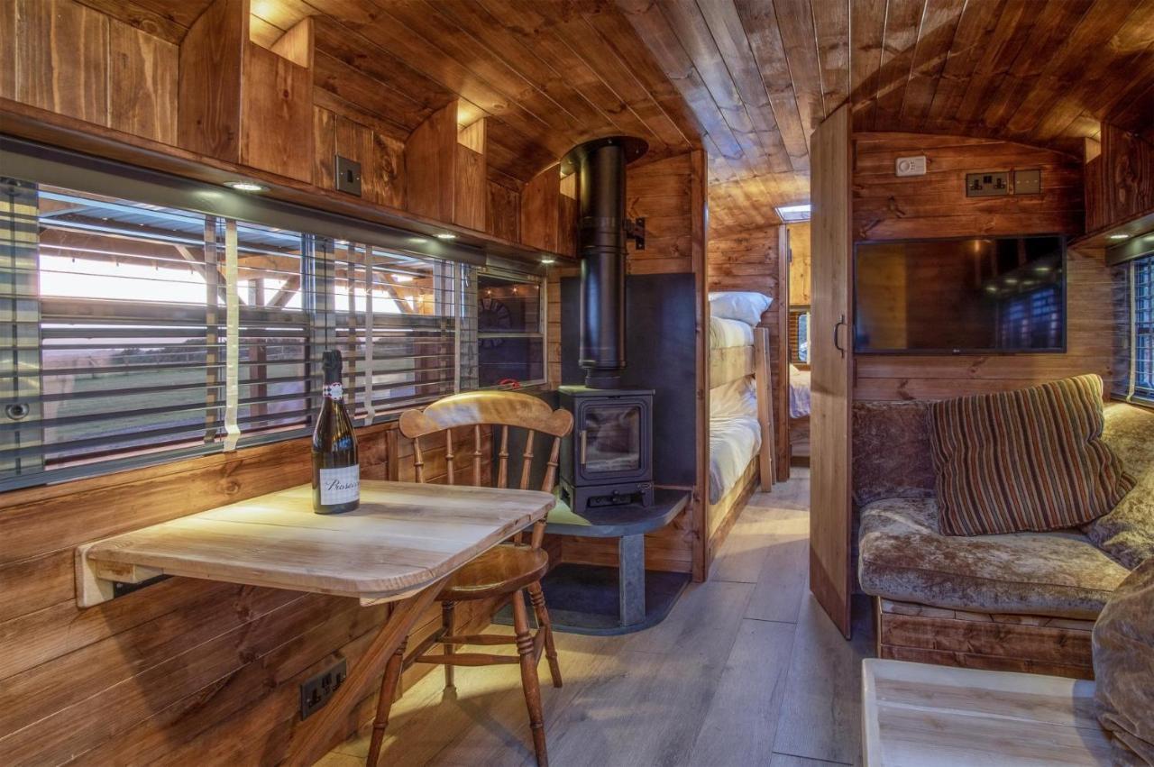 American School Bus - 1 Bedroom - Blossom Farm - Tiers Cross Johnston Extérieur photo