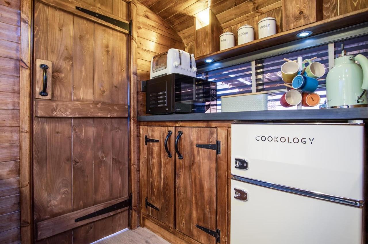 American School Bus - 1 Bedroom - Blossom Farm - Tiers Cross Johnston Extérieur photo