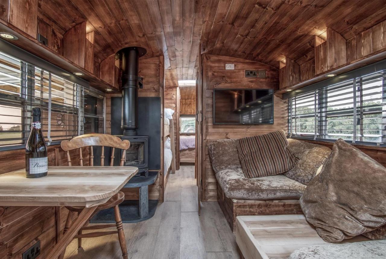 American School Bus - 1 Bedroom - Blossom Farm - Tiers Cross Johnston Extérieur photo
