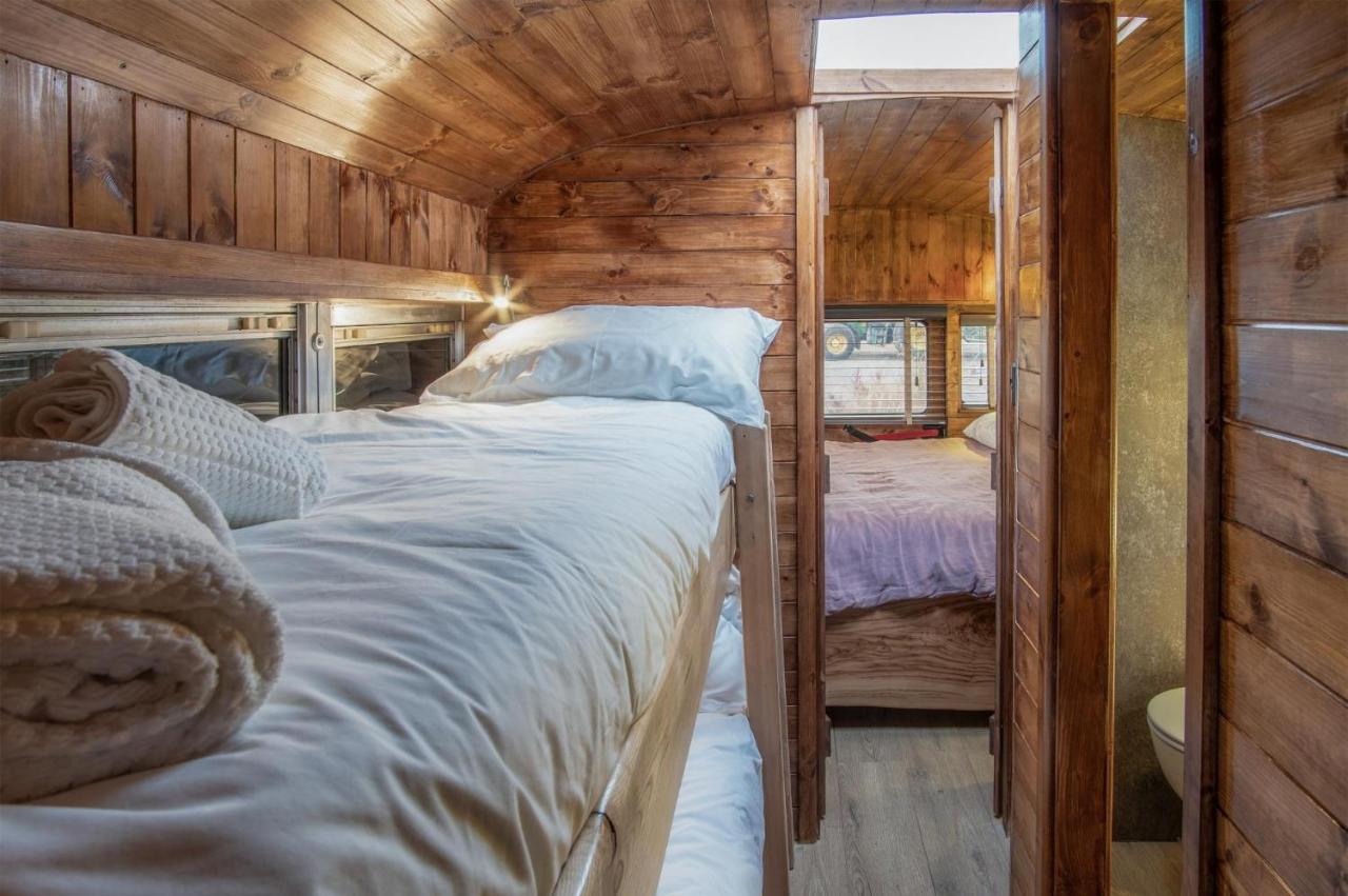 American School Bus - 1 Bedroom - Blossom Farm - Tiers Cross Johnston Extérieur photo