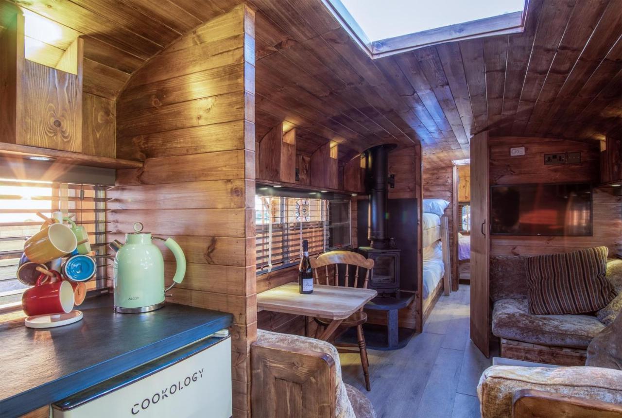 American School Bus - 1 Bedroom - Blossom Farm - Tiers Cross Johnston Extérieur photo