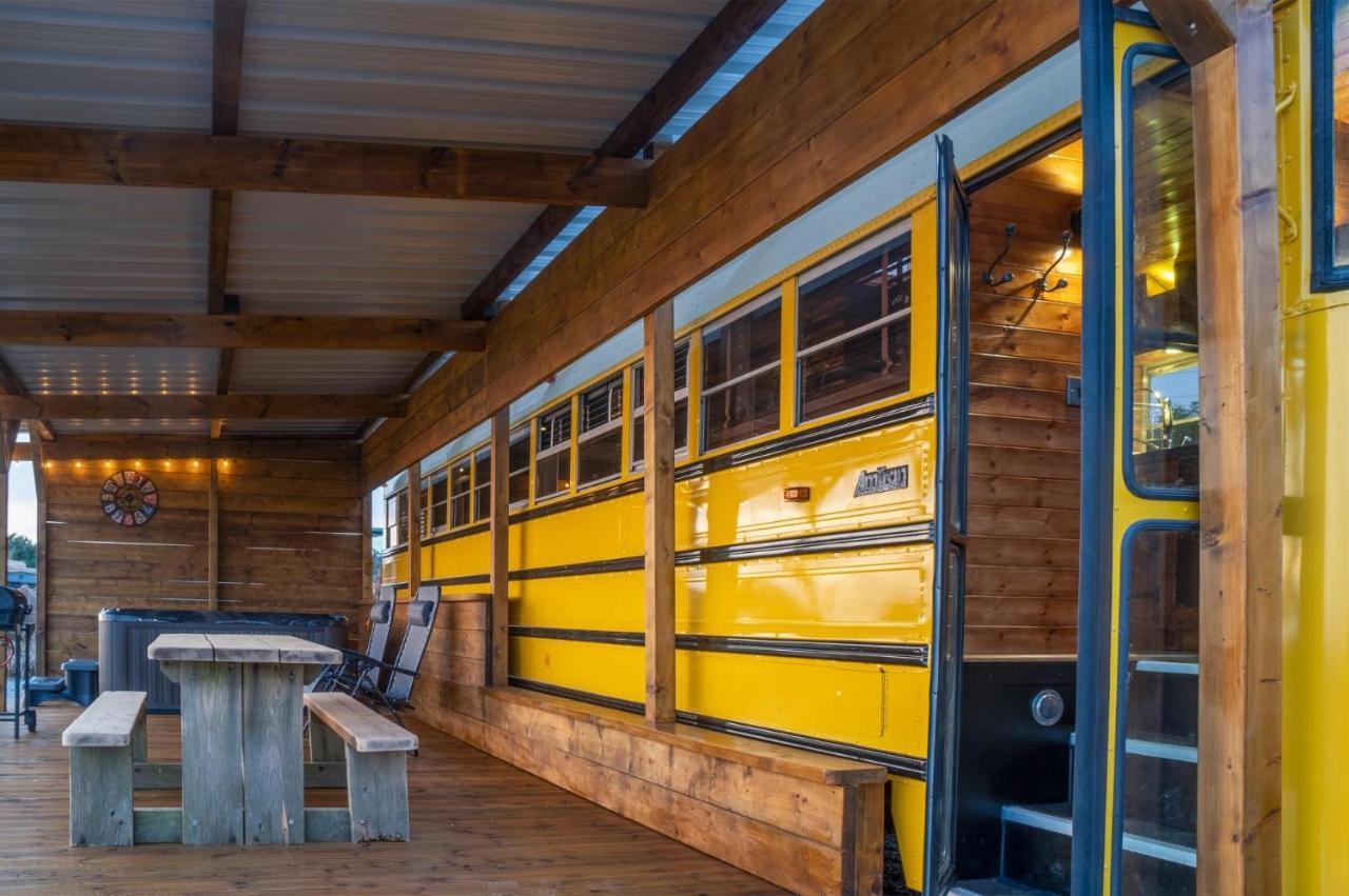 American School Bus - 1 Bedroom - Blossom Farm - Tiers Cross Johnston Extérieur photo