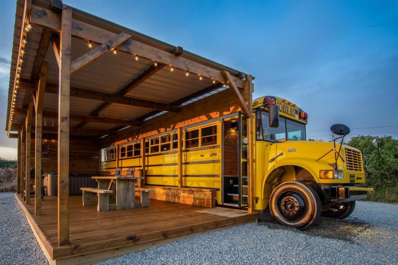 American School Bus - 1 Bedroom - Blossom Farm - Tiers Cross Johnston Extérieur photo