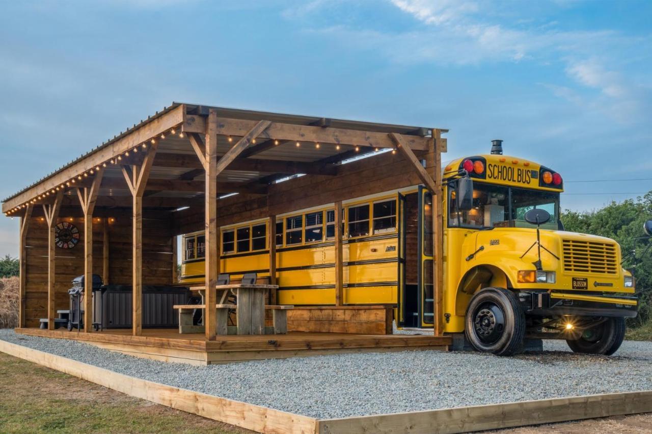 American School Bus - 1 Bedroom - Blossom Farm - Tiers Cross Johnston Extérieur photo