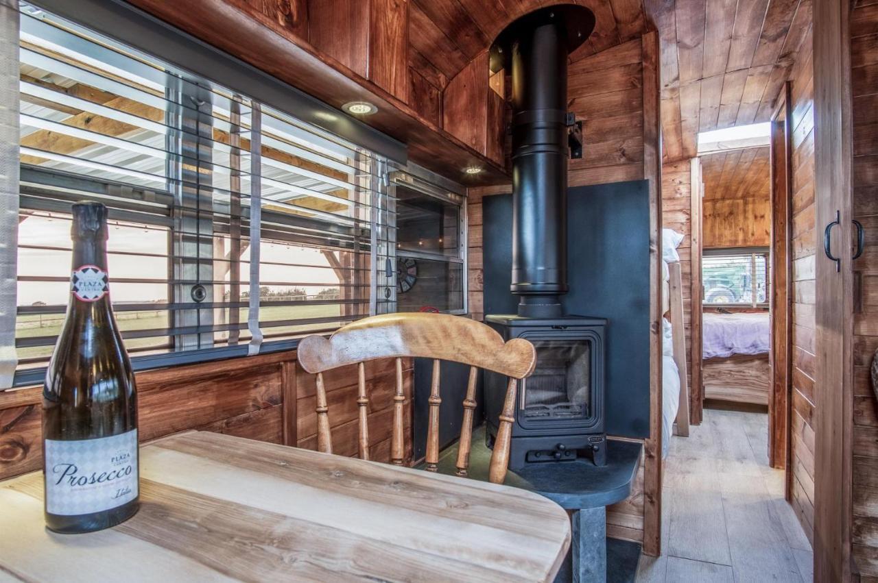 American School Bus - 1 Bedroom - Blossom Farm - Tiers Cross Johnston Extérieur photo