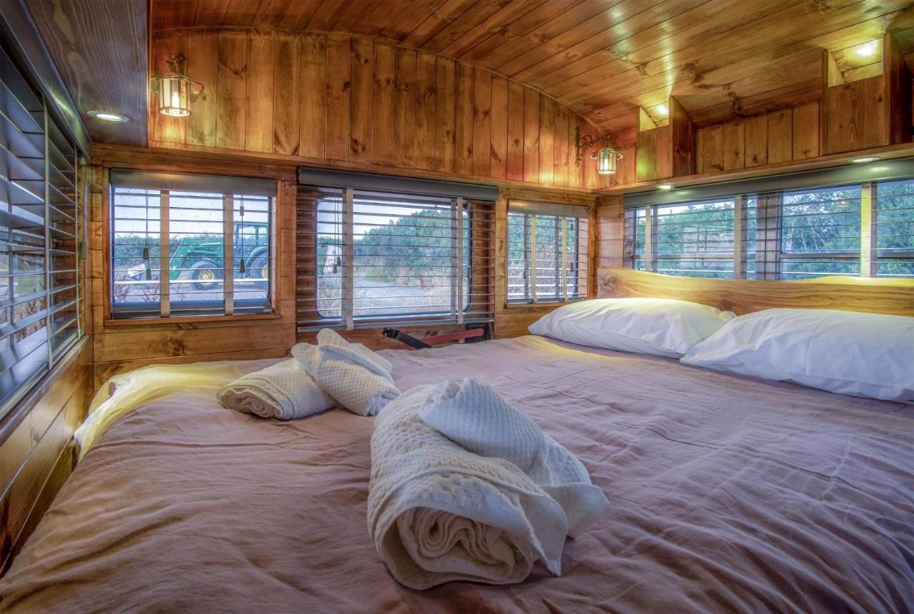 American School Bus - 1 Bedroom - Blossom Farm - Tiers Cross Johnston Extérieur photo