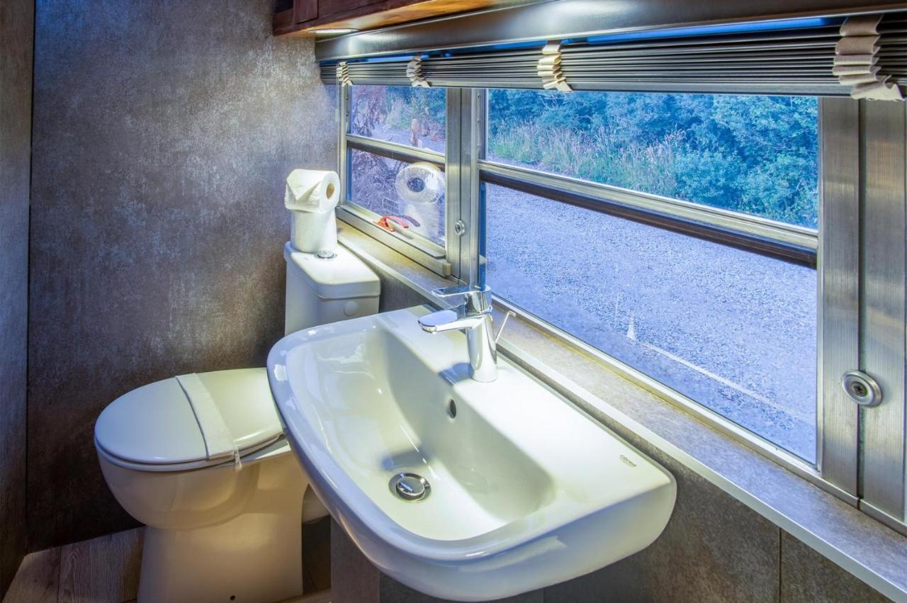 American School Bus - 1 Bedroom - Blossom Farm - Tiers Cross Johnston Extérieur photo